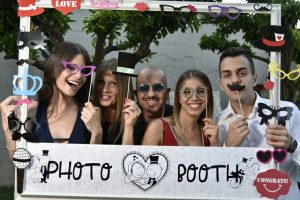 Invitati nozze foto cornice cartello divertente Photo Booth Matrimonio Roma realizzazione Fotoflashteam