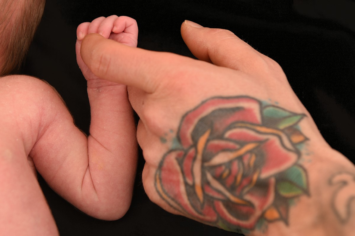 Foto neonato papà fotografo bimbo appena nato Fabio Riccioli Roma